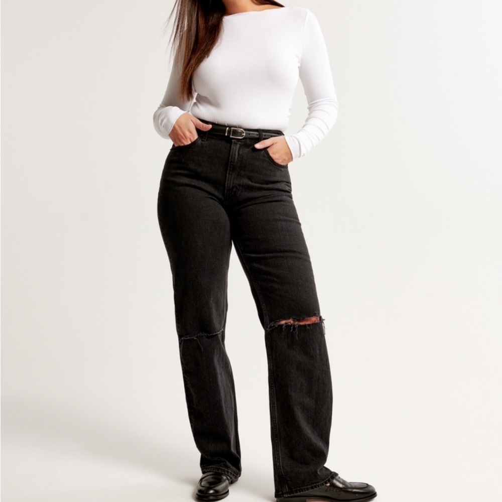 Barely worn A&F 90s Curve Love high rise distressed black jeans